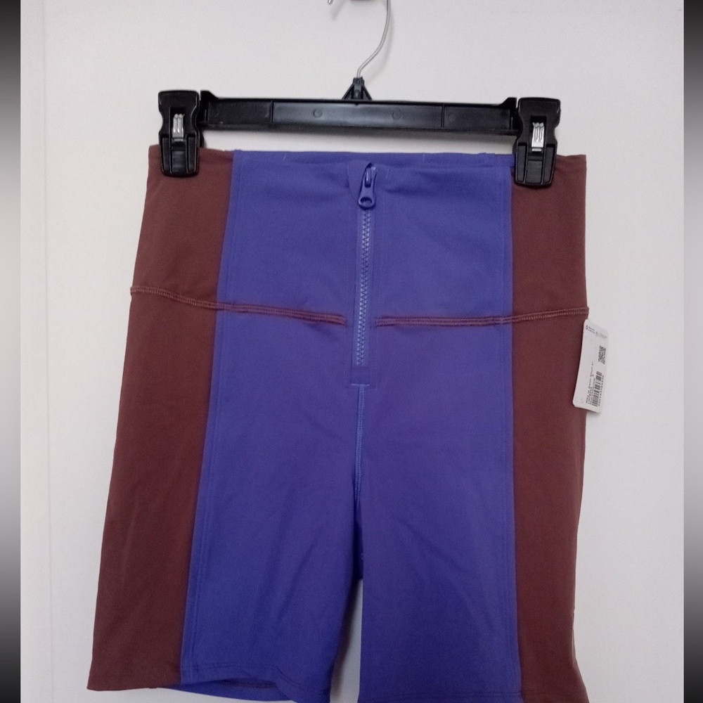 NWT Lululemon hike to swim 6" shorts size 8